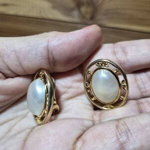 Monet Gold and Cream Carbochon  Oval Earrings